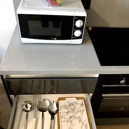Luxury Flat With Sea & View - Gym & Parking *